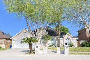 13 N 12th St in McAllen, TX - Building Photo