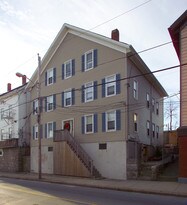 207 Rodman St in Fall River, MA - Building Photo