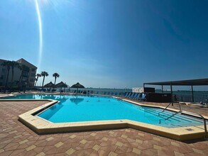 5724 La Puerta Del Sol Blvd S in St. Petersburg, FL - Building Photo - Building Photo