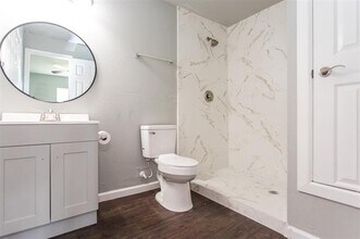 300 S 3rd St in Bonham, TX - Building Photo - Building Photo