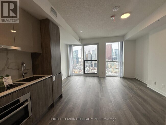 180 Front St E in Toronto, ON - Building Photo - Building Photo