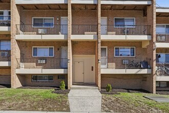 Fernrock Apartments in Philadelphia, PA - Foto de edificio - Building Photo