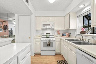 15221 Berry Trail, Unit 1308 in Dallas, TX - Building Photo - Building Photo