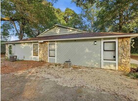 6832 Tiki Ln in Pensacola, FL - Building Photo