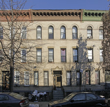 123 Freeman St in Brooklyn, NY - Foto de edificio - Building Photo