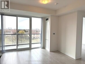 5858 Yonge St in Toronto, ON - Building Photo - Building Photo