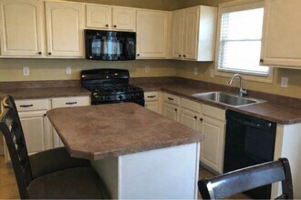 8806 Emerald Hill Dr in Lewis Center, OH - Foto de edificio - Building Photo