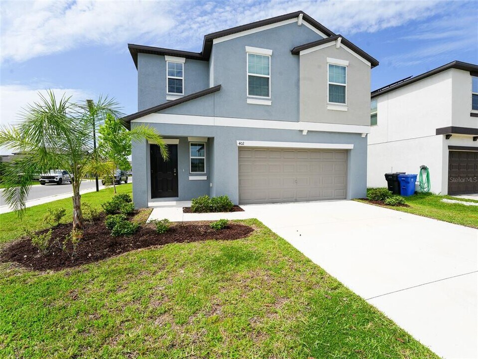 402 Royal Empress Dr in Ruskin, FL - Building Photo