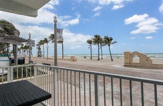 2600 N Surf Rd in Hollywood, FL - Building Photo - Building Photo