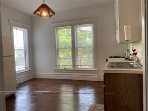 315 S Winter St, Unit Apartment #2 in Adrian, MI - Building Photo - Building Photo