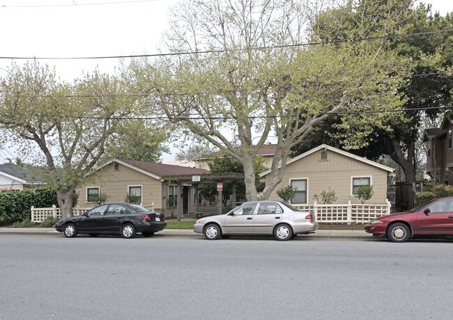 1139 Willow Rd in Menlo Park, CA - Building Photo - Building Photo