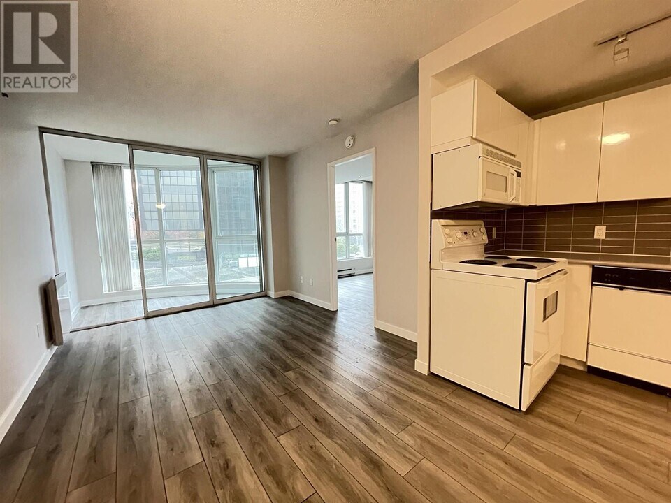 588-588 Broughton St in Vancouver, BC - Building Photo
