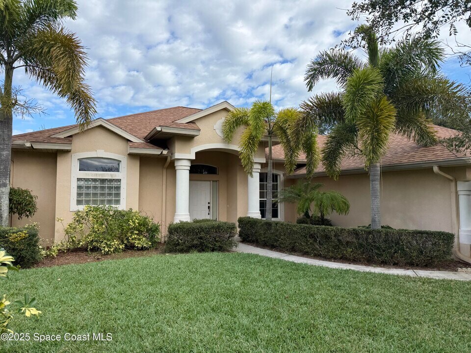 5971 Newbury Cir in Melbourne, FL - Building Photo