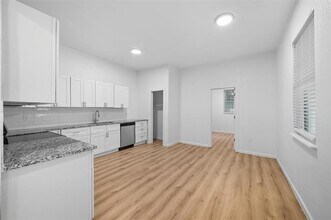 728 S Elm St in Sherman, TX - Building Photo - Building Photo