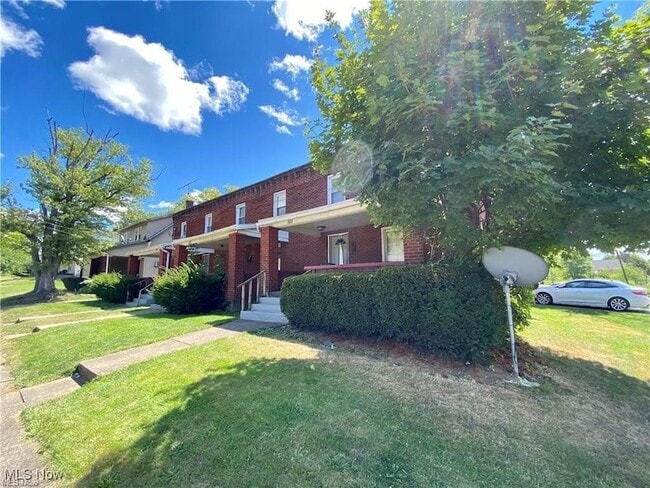 101 E Boston Ave in Youngstown, OH - Foto de edificio - Building Photo