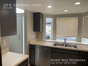 220 N 22nd Pl in Mesa, AZ - Building Photo - Building Photo