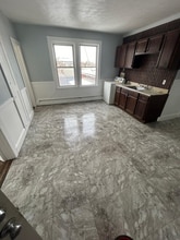 168 Oak St in New Britain, CT - Building Photo - Building Photo