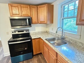 23 Hayward Ave in Colchester, CT - Building Photo - Building Photo