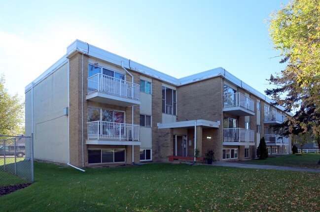 Christopher's Place in Edmonton, AB - Building Photo - Building Photo