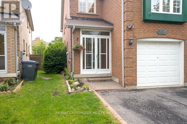 5483 Cosmic Crescent in Mississauga, ON - Building Photo - Building Photo