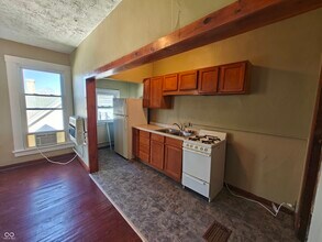 202 E Taylor St in Shelbyville, IN - Building Photo - Building Photo