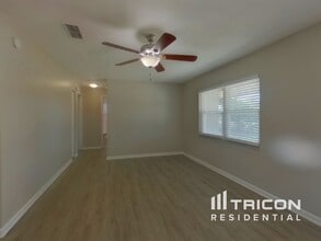 1106 Windsor Hill Way in Tarpon Springs, FL - Building Photo - Building Photo