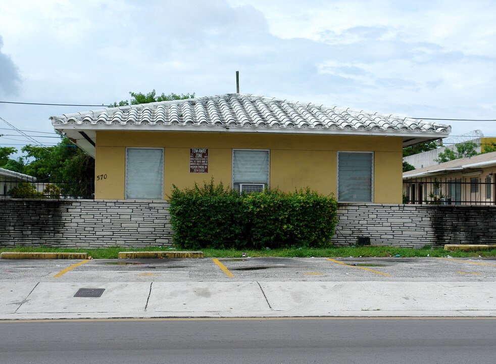 570 SW 7th St in Miami, FL - Building Photo