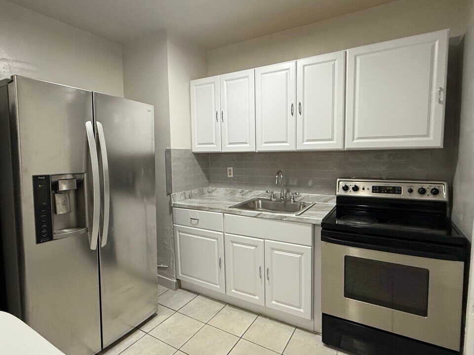 2484 SW 10th St, Unit #4 in Miami, FL - Building Photo