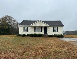 100 E Cedar St in Nashville, NC - Building Photo