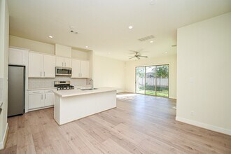 1106 Fuschia Rd in Houston, TX - Building Photo - Building Photo