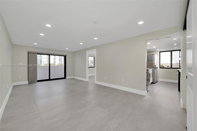 6725 Harding Ave in Miami Beach, FL - Building Photo - Building Photo