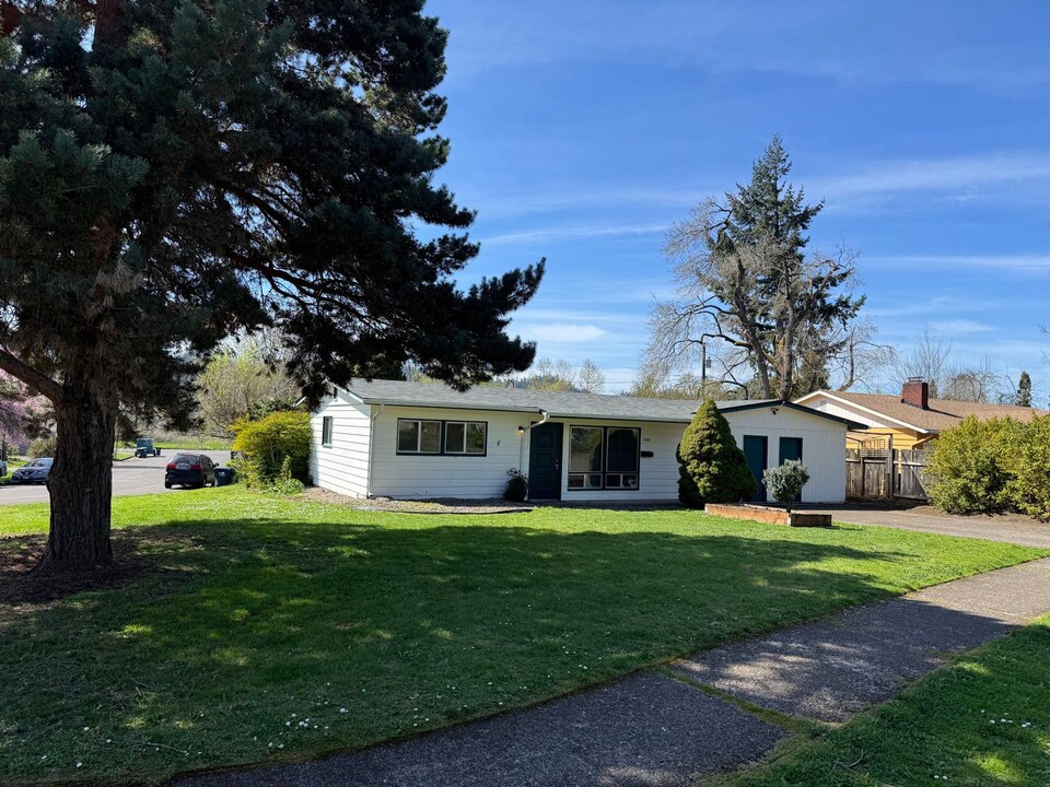 3480 Alder St in Eugene, OR - Building Photo