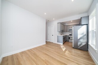 62 Van Reipen Ave in Jersey City, NJ - Building Photo - Building Photo