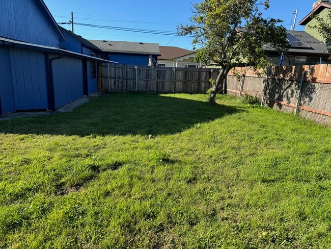 209 9th St in Crescent City, CA - Building Photo - Building Photo