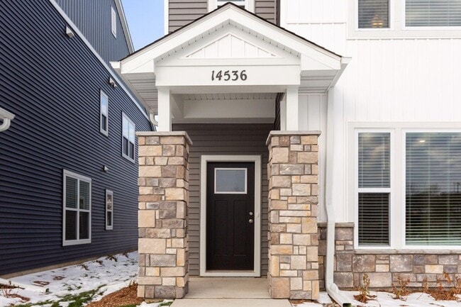 14536 Twin Lakes Cir in Burnsville, MN - Building Photo - Building Photo