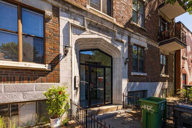 4507 Saint-Urbain Rue