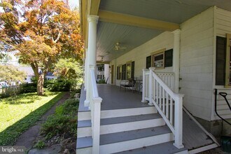 304 W German St in Shepherdstown, WV - Foto de edificio - Building Photo