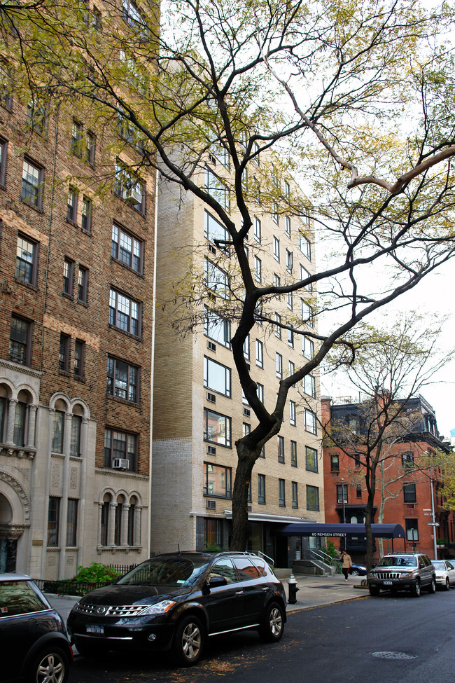 60 Remsen Street in Brooklyn, NY - Foto de edificio - Building Photo