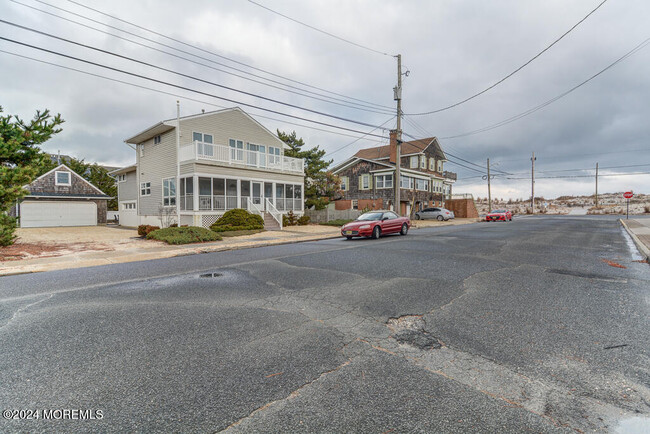 10 E St in Seaside Park, NJ - Building Photo - Building Photo