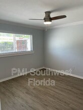 6367 Gateway Ave in Sarasota, FL - Building Photo - Building Photo