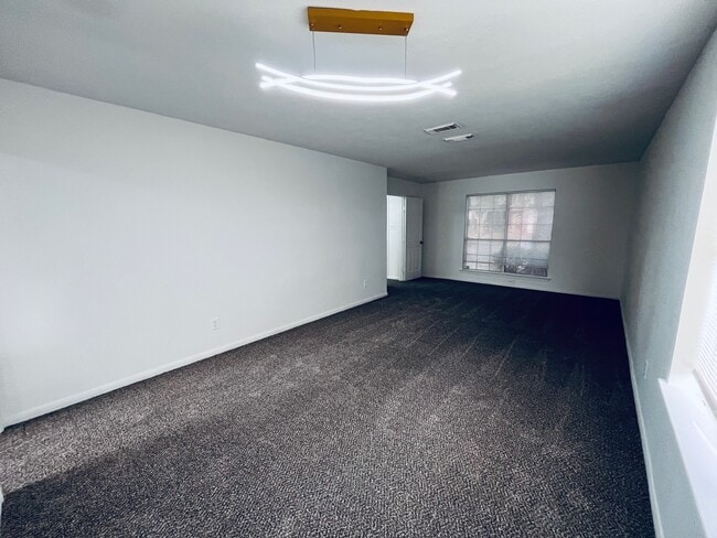 property at 2206 Laurel Oak Dr