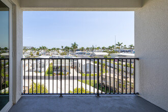 San Carlos Apartments in Ft. Myers, FL - Foto de edificio - Interior Photo