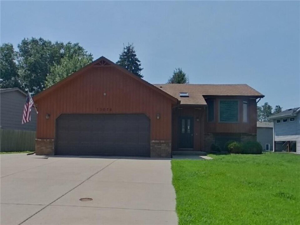 13078 Glenhurst Ave in Savage, MN - Building Photo