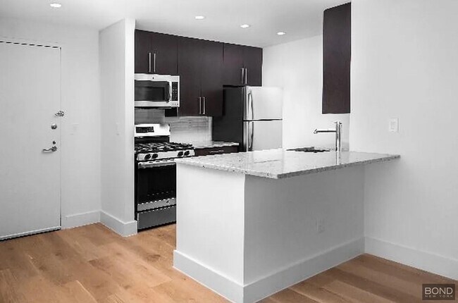 70 Battery Pl in New York, NY - Building Photo - Building Photo
