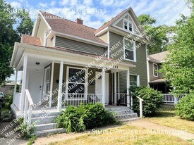 452 Oakdale St SE in Grand Rapids, MI - Building Photo