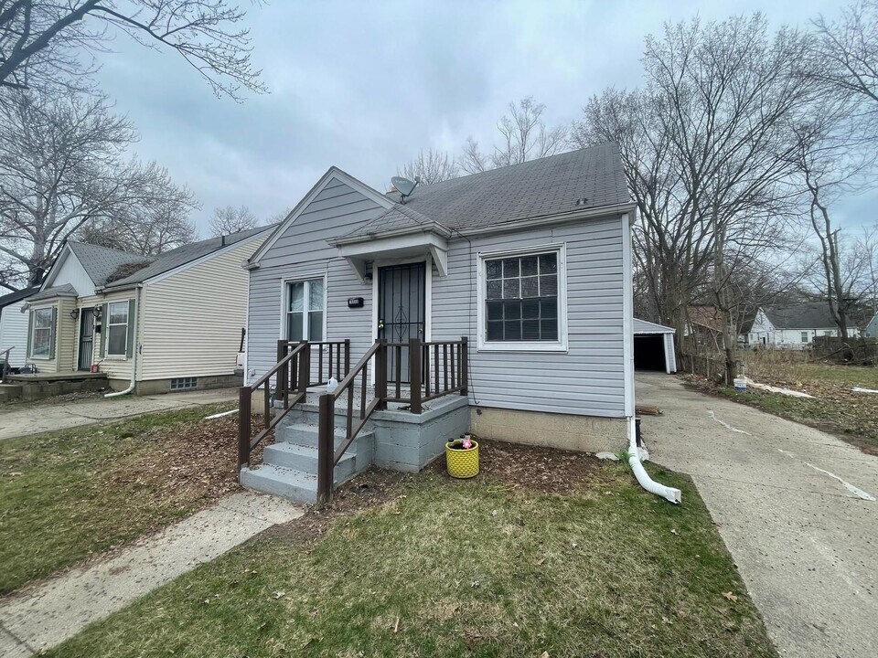 18966 Lahser Rd in Detroit, MI - Building Photo