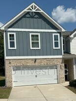 7484 Knoll Hollow Rd in Lithonia, GA - Building Photo