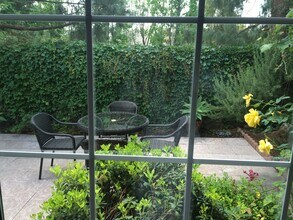 5608 Roundtree Pl in Westlake Village, CA - Building Photo - Building Photo