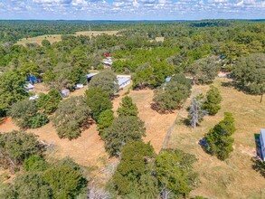 121 Redbird Ln in Smithville, TX - Building Photo - Building Photo