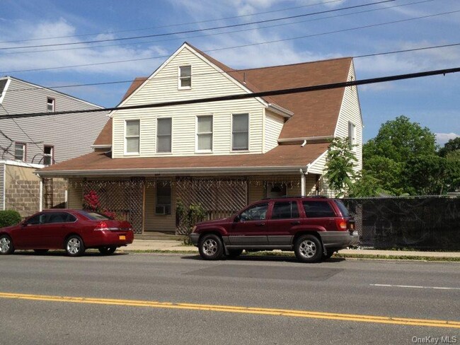 property at 829 W Boston Post Rd